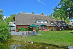 Idyllische Ferienanlage direkt am Krakower See -SEE 10300